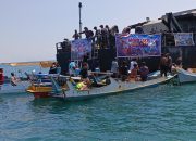 KRI Bawal-875 Salurkan Bantuan Kemanusiaan Bagi Korban Gempa NTT dan Flores