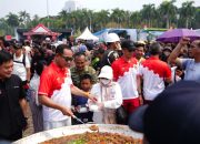 TNI Bagikan 22.000 Porsi Makanan Gratis Untuk Masyarakat pada TNI Fair 2026 Di Monas