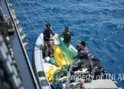 Tim Penyelam TNI AL Temukan 15 Jenazah Korban KM Virgo Transport